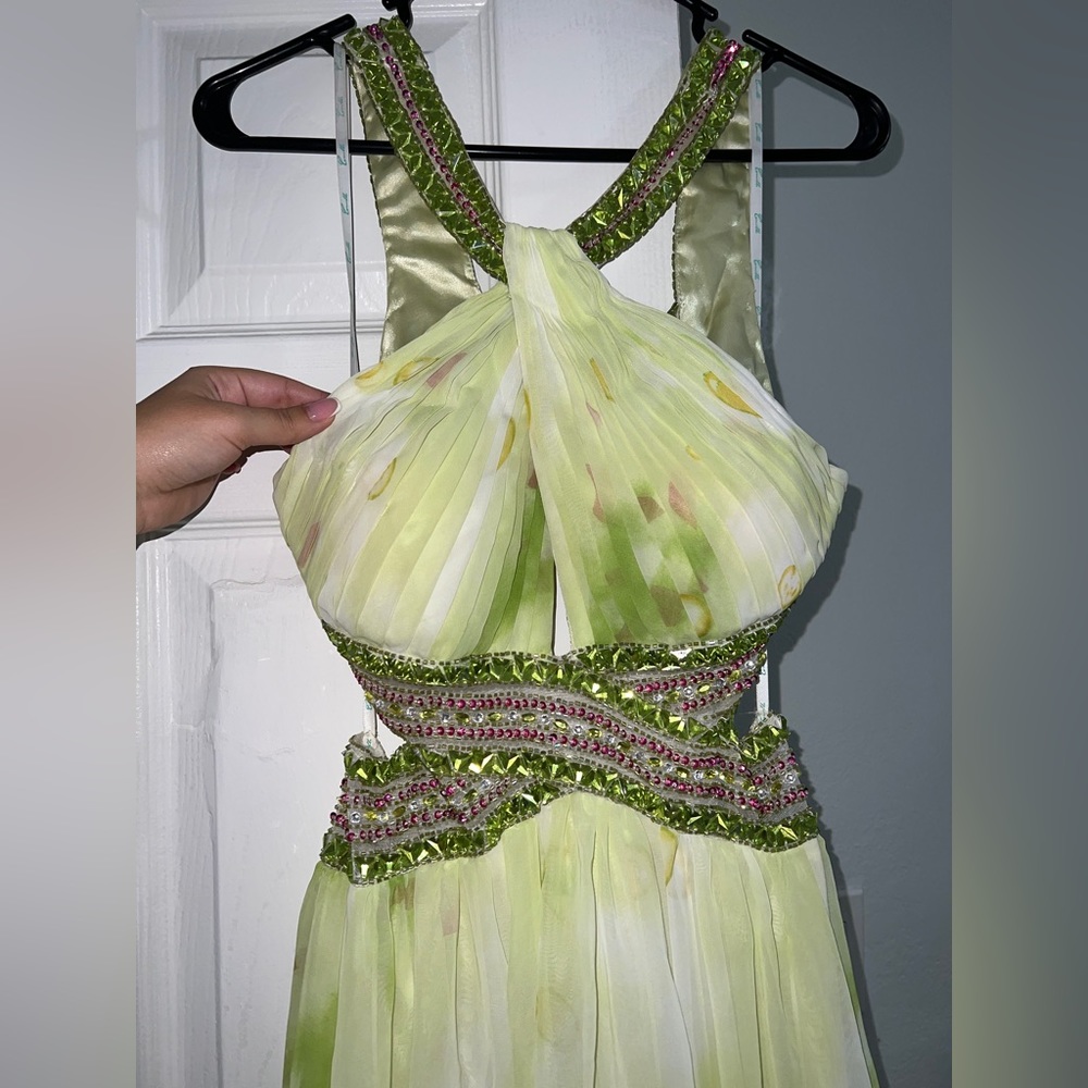 Absolute beautiful dress on